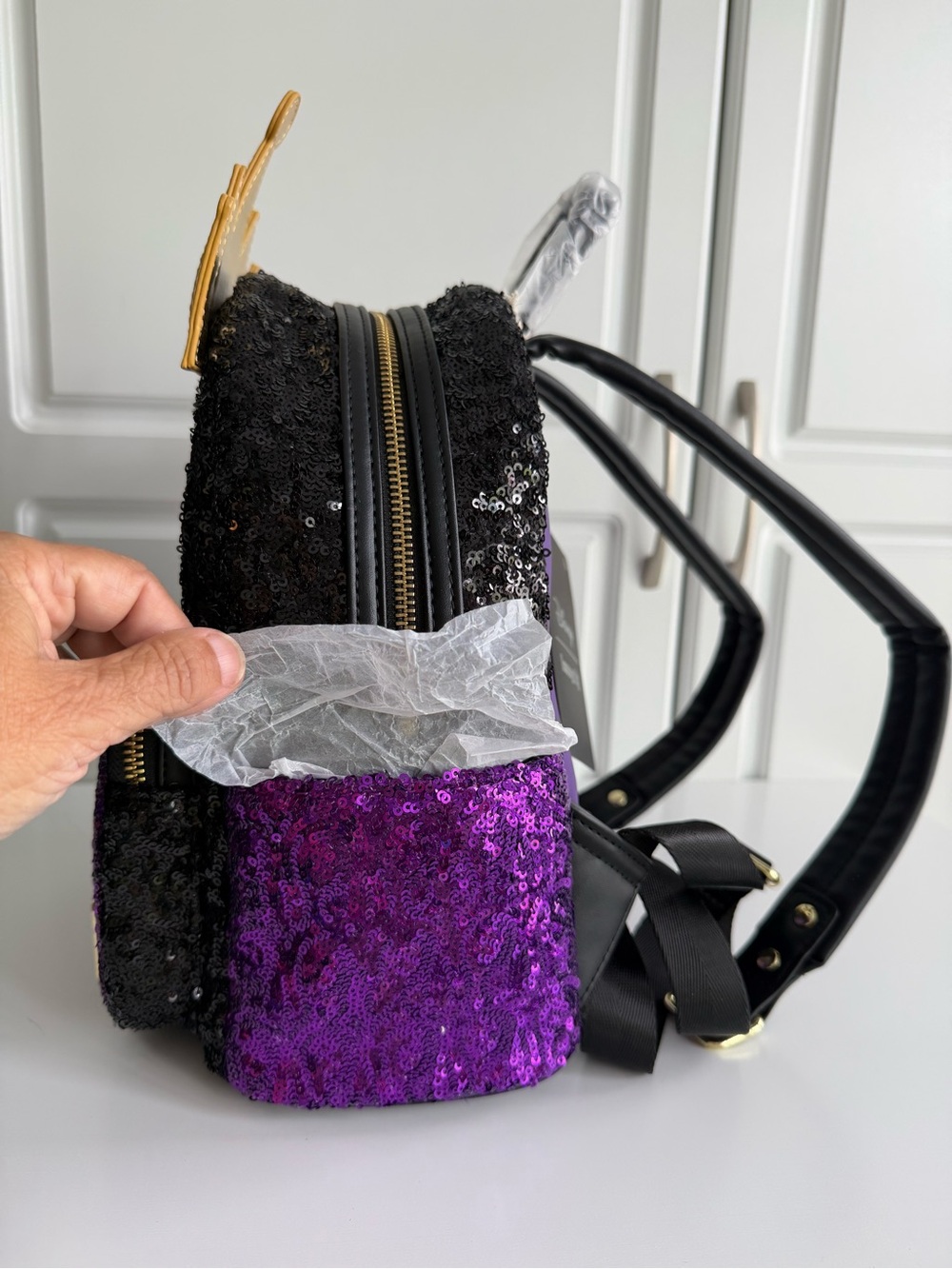 Loungefly Disney’s Evil Queen Sequined Backpack NWT - Picture 4 of 8